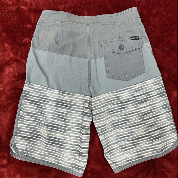 Quiksilver and Hang Ten boys boardshorts size 10, used good condition - Picture 7 of 10